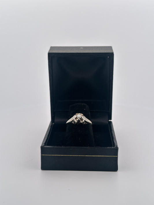 Antique art deco single cut diamonds solitaire ring in 18k white gold