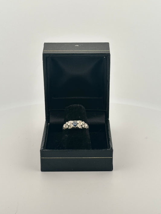 Antique art deco Ceylon sapphire ring in 18k white gold