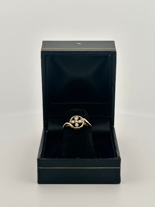 Vintage natural diamond ring in 14k yellow gold