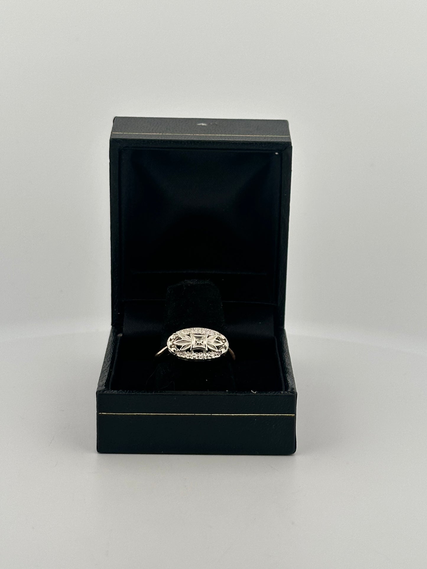 Antique natural diamond dinner ring in 10k gold circa 1940s