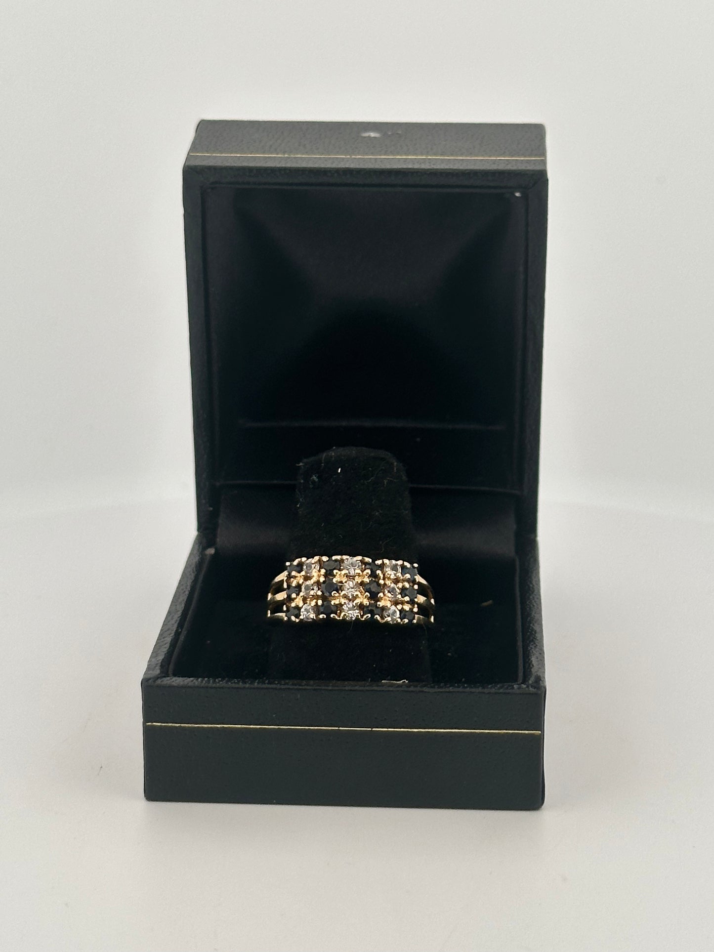 Vintage natural sapphire ring in 10k yellow gold circa 1970s