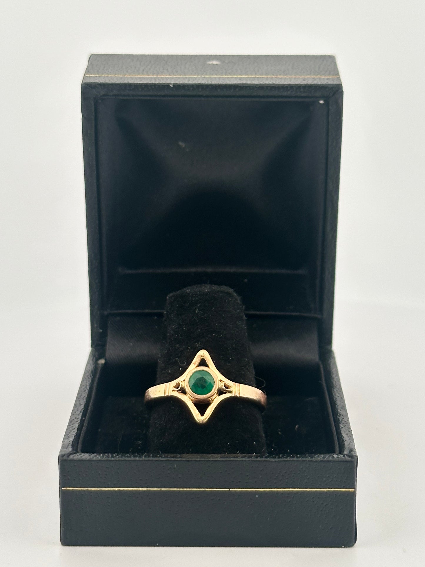 Antique Victorian emerald solitiaire in 18k yellow gold