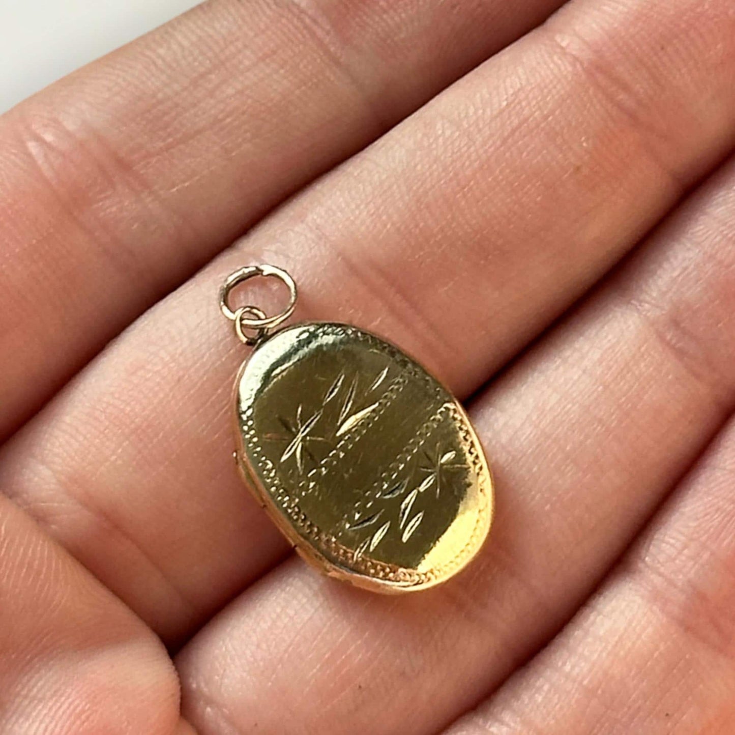 vintage 14k yellow gold locket with hand engraved detail