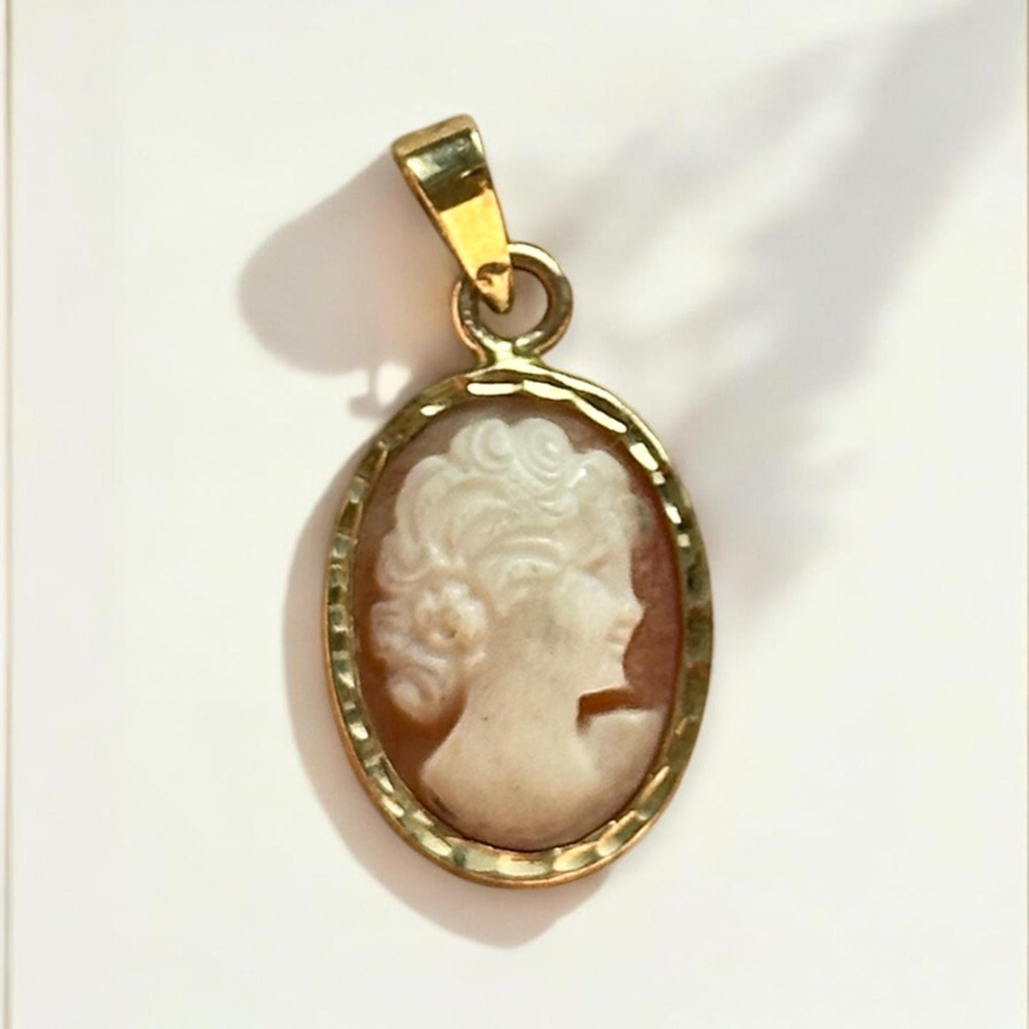 vintage hand carved cameo pendant 14k yellow gold