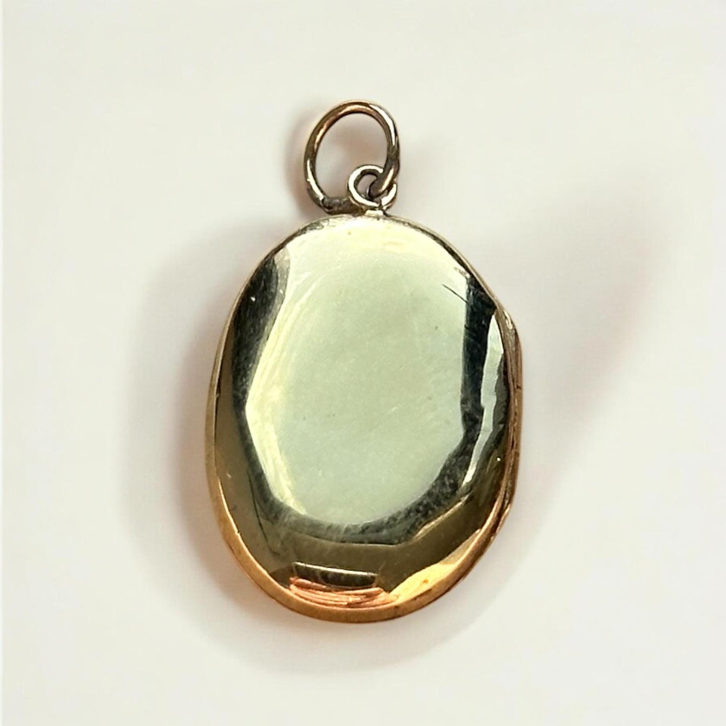 vintage 14k yellow gold locket with hand engraved detail