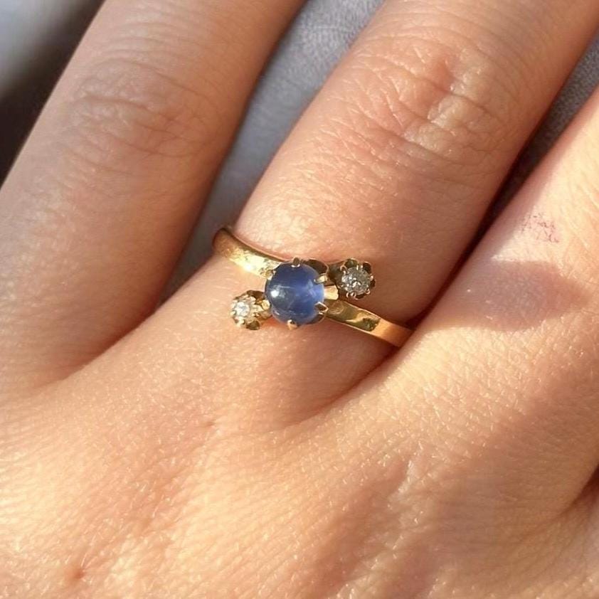 Antique Victorian sapphire cabochon ring with old mind cut diamonds - 14k yellow gold