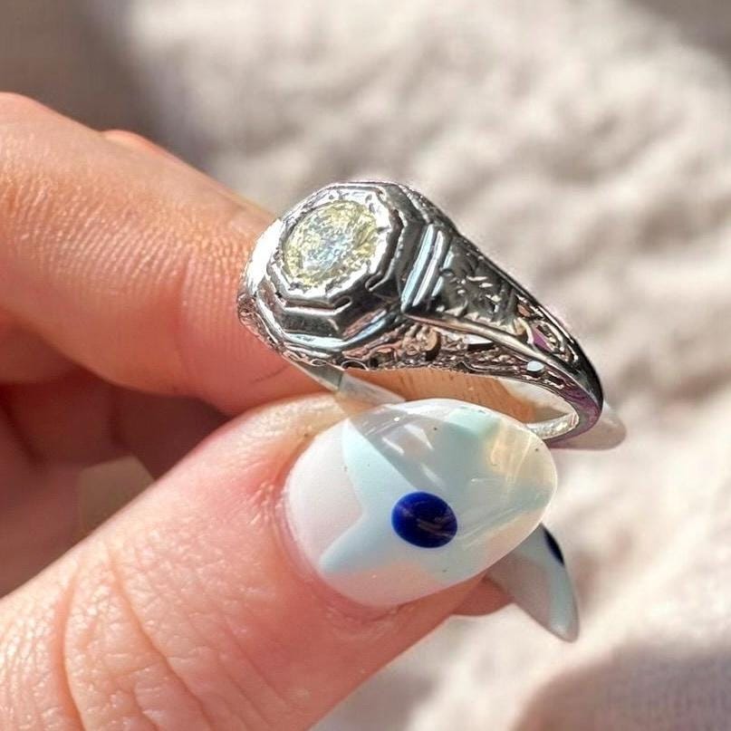 Antique art deco natural diamond engagement ring - 14k white gold