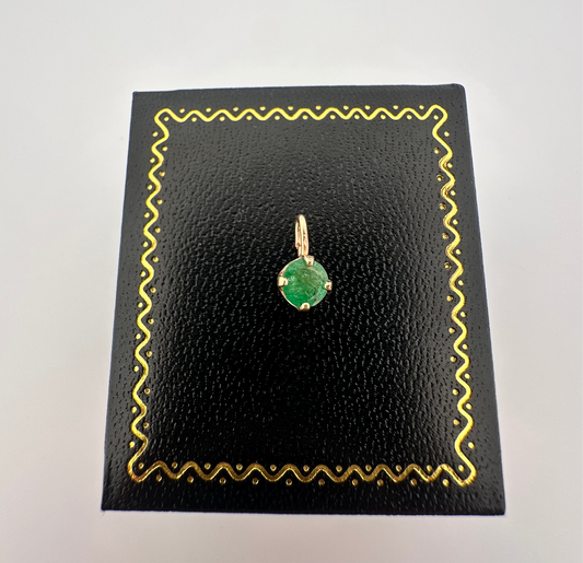 Vintage natural emerald pendant set in 14k yellow gold