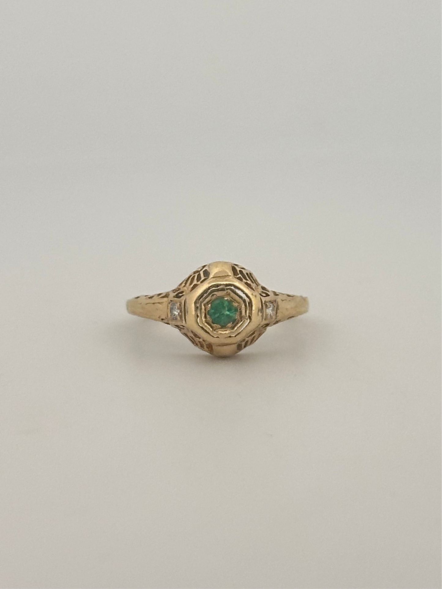 Antique natural emerald and diamond ring in 14k yellow gold