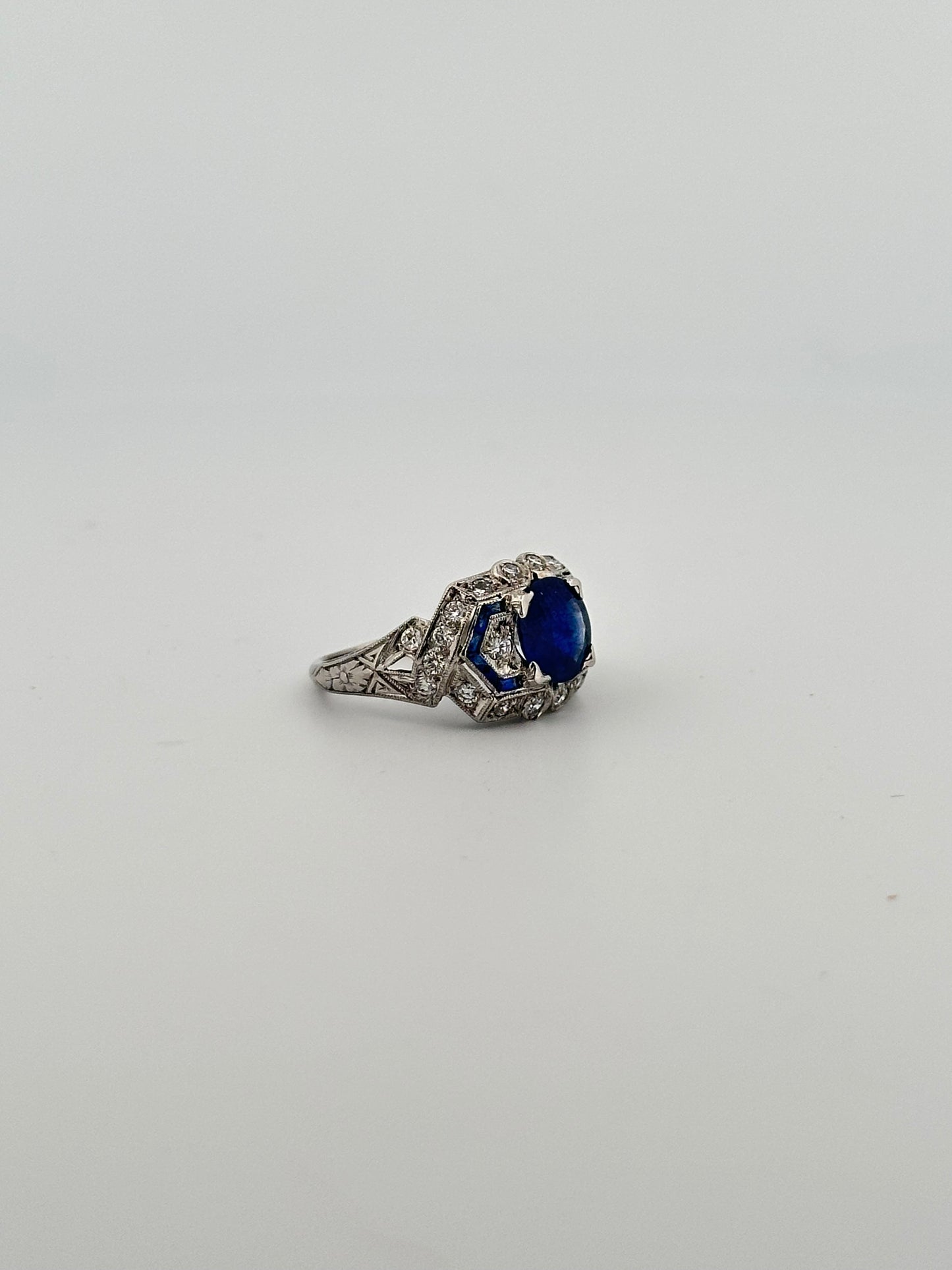 Antique art deco platinum sapphire and diamond ring