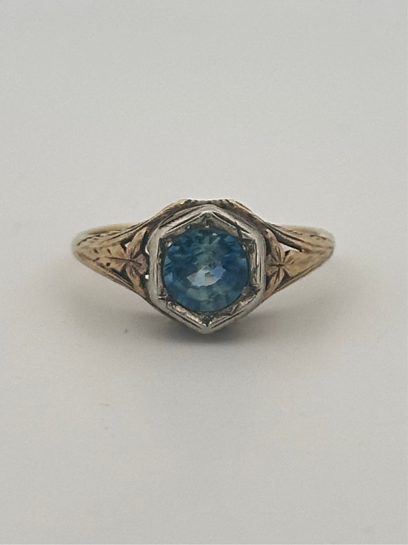 Antique Victorian Ceylon sapphire solitaire ring in 14k gold