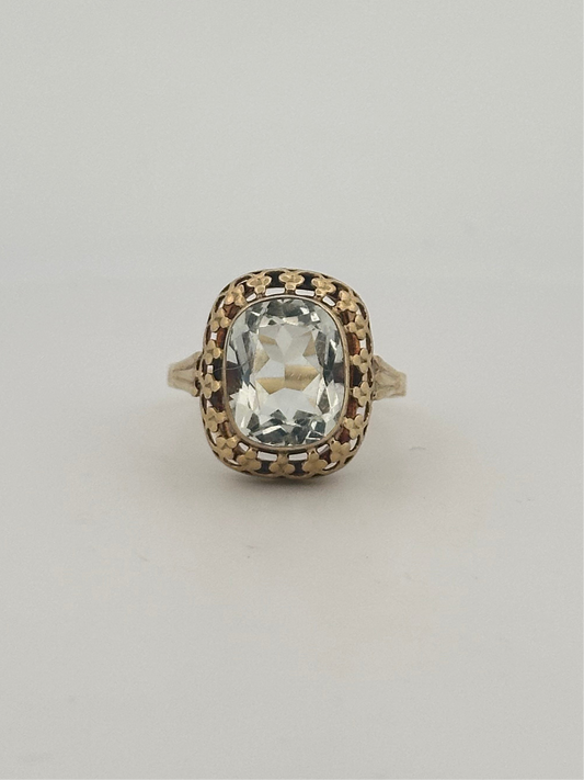Antique Victorian aquamarine ring in 9k yellow gold