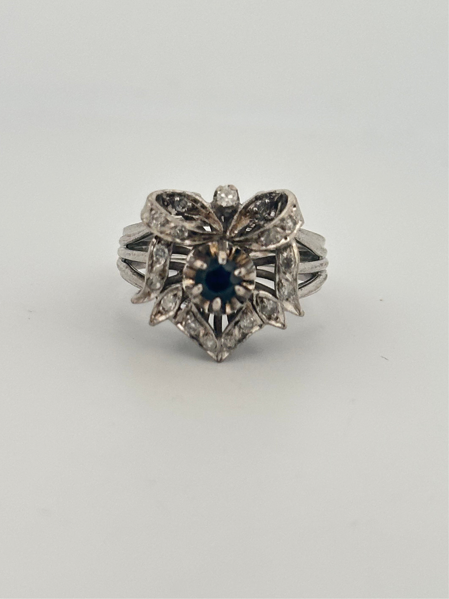 Antique natural diamond and sapphire Belle Époque era ring in sterling silver