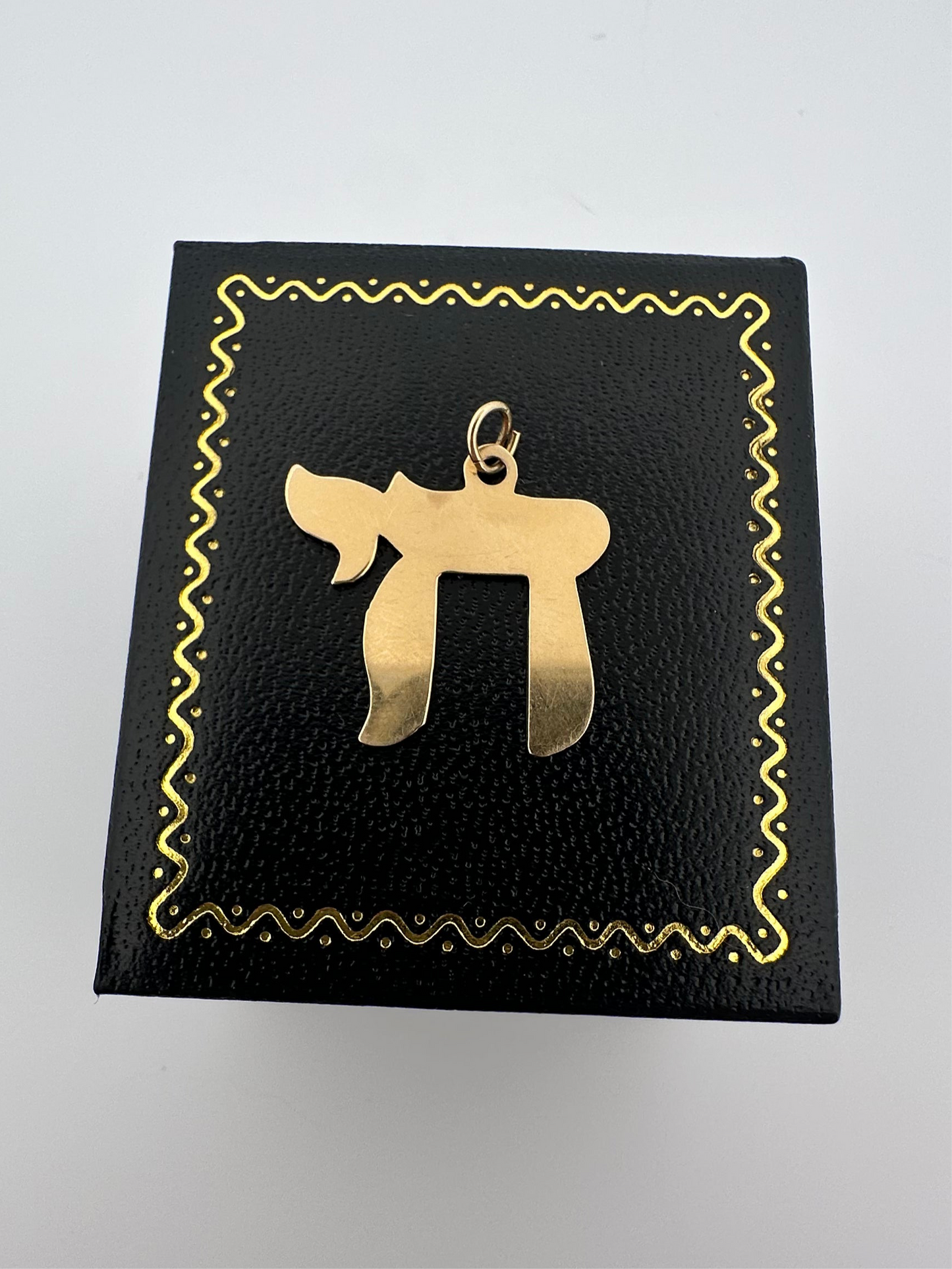 Vintage 14k chai judaica pendant