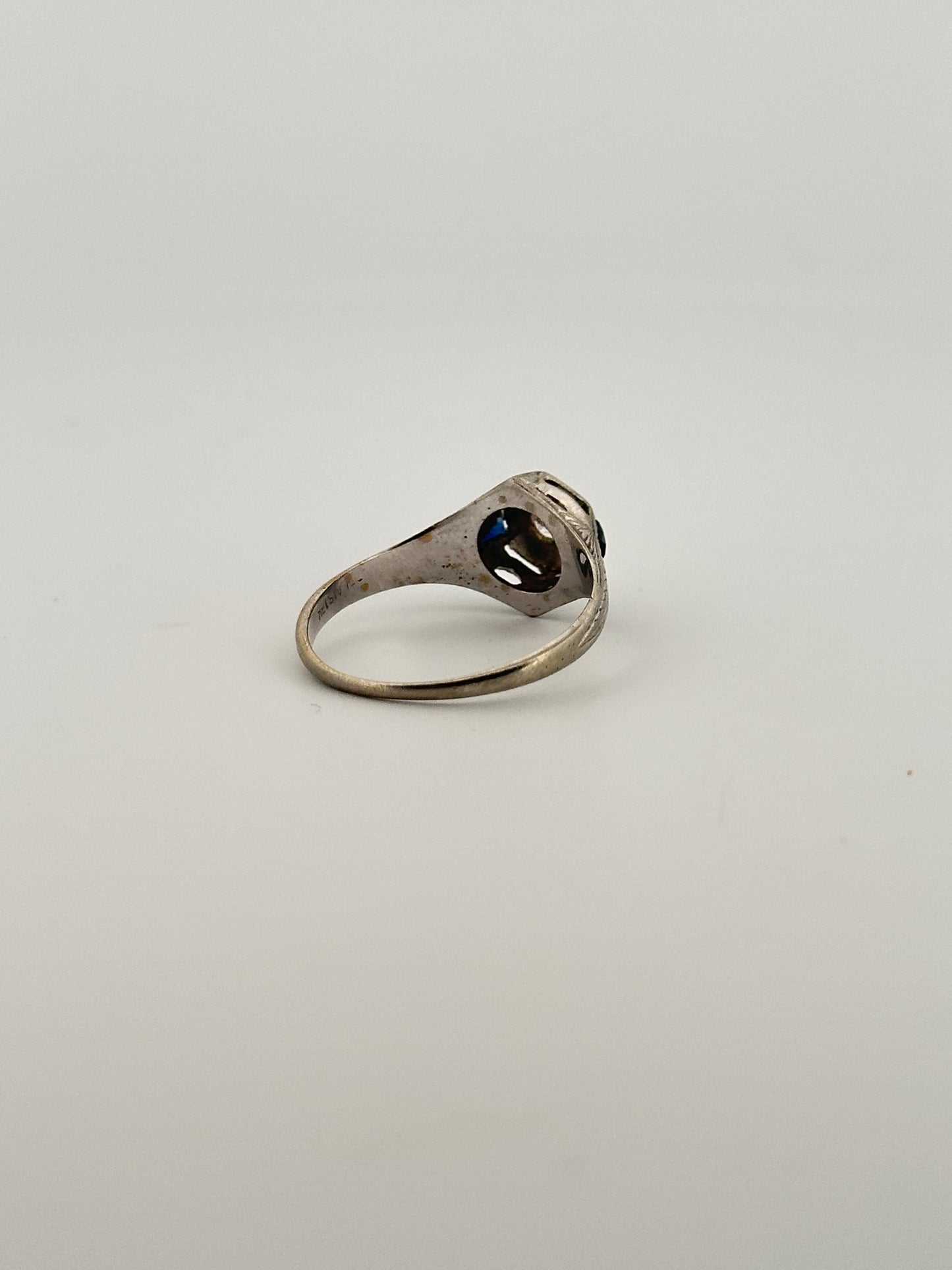 Antique 18k white gold natural diamond and sapphire art deco ring