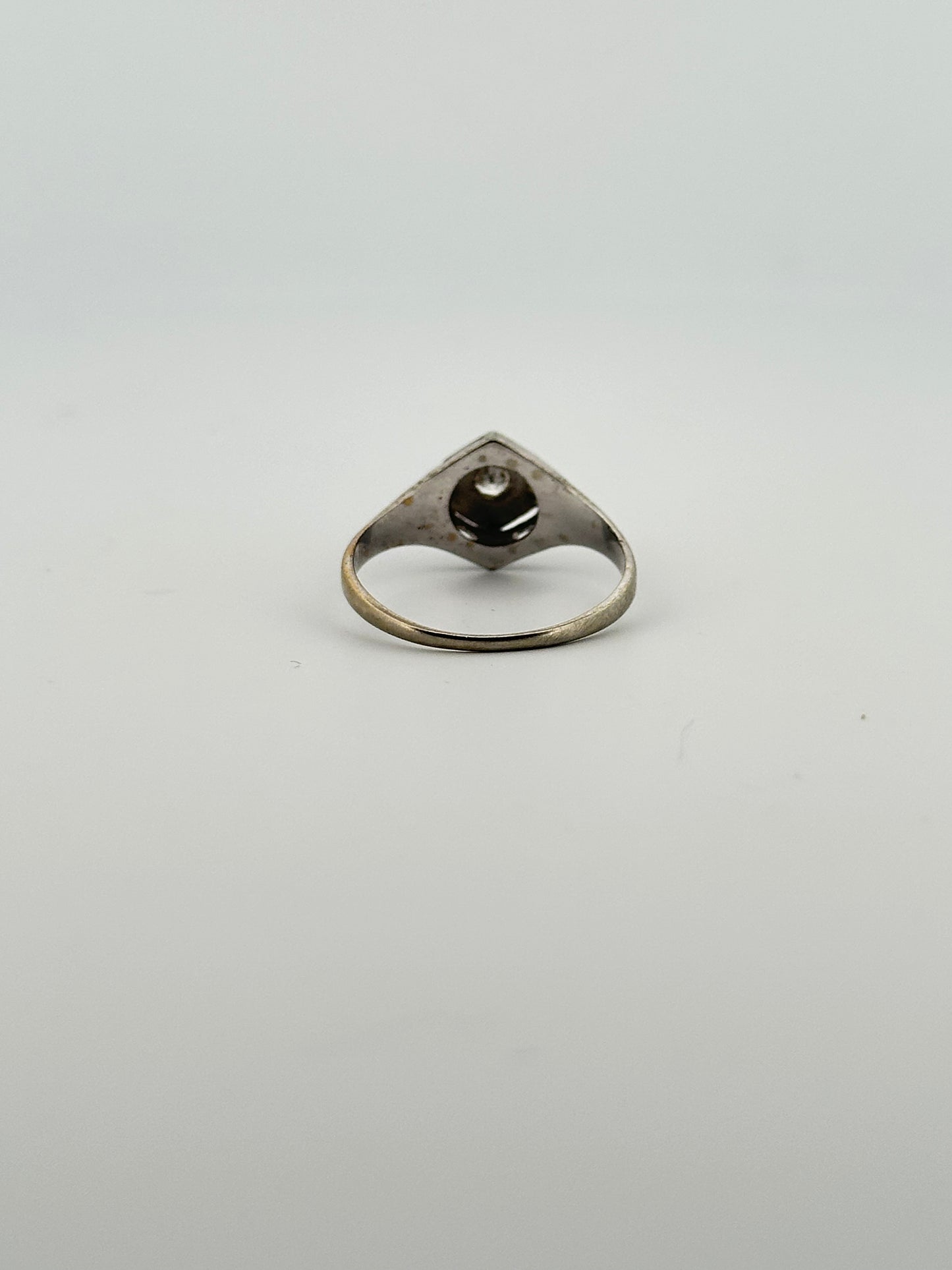 Antique 18k white gold natural diamond and sapphire art deco ring