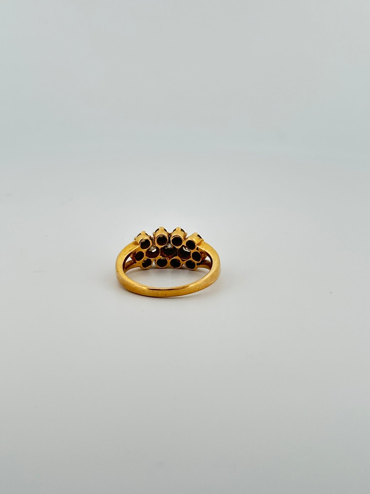 Vintage 18k natural diamond cluster band