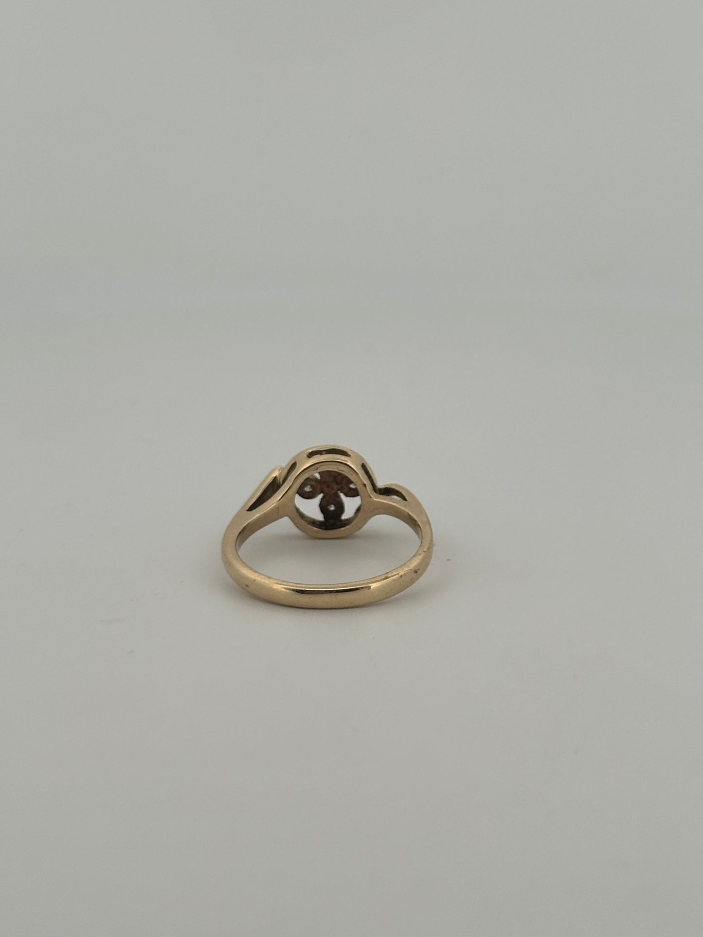 Vintage natural diamond ring in 14k yellow gold