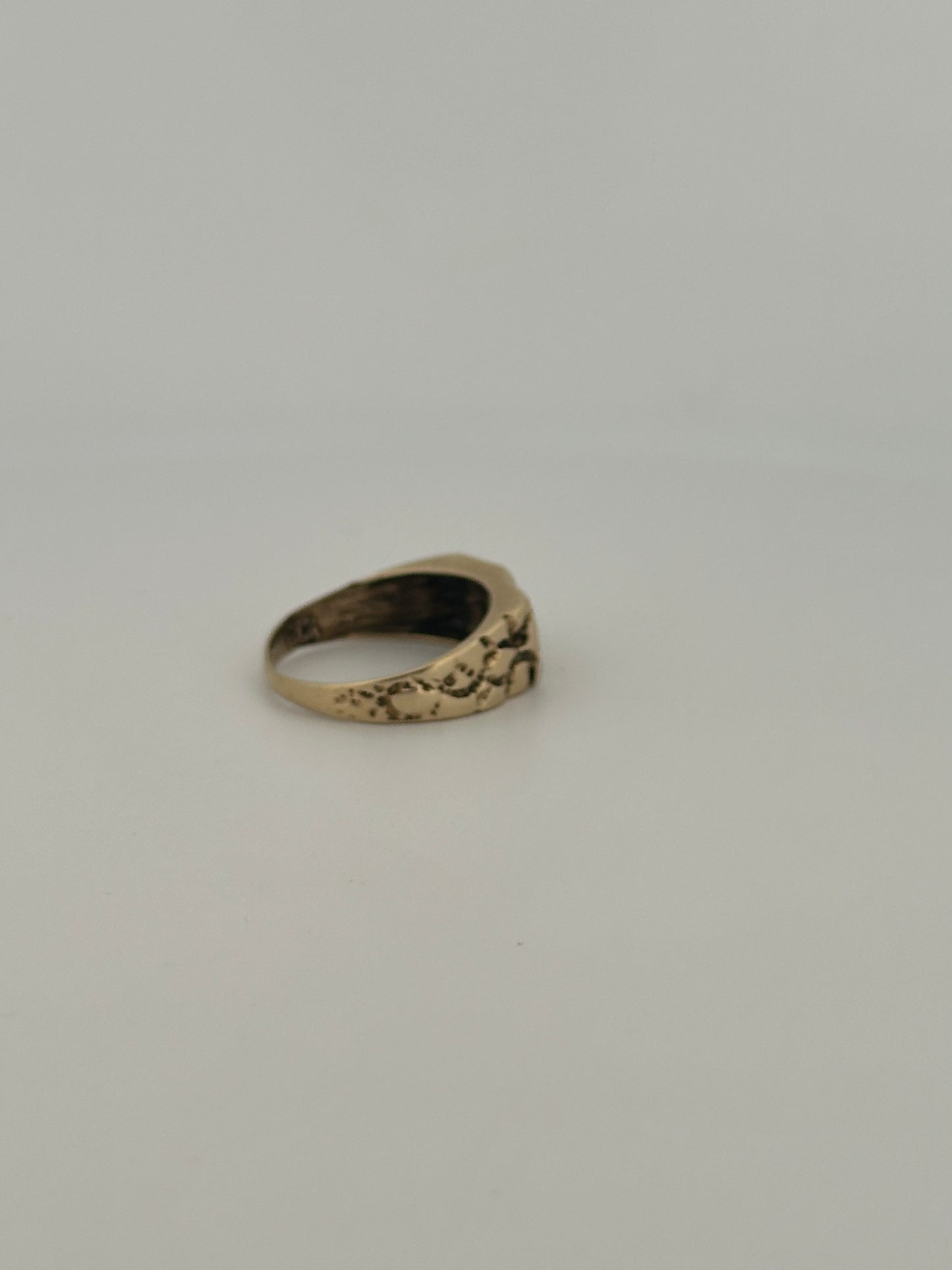 Vintage 10k yellow gold nugget ring with natural diamonds