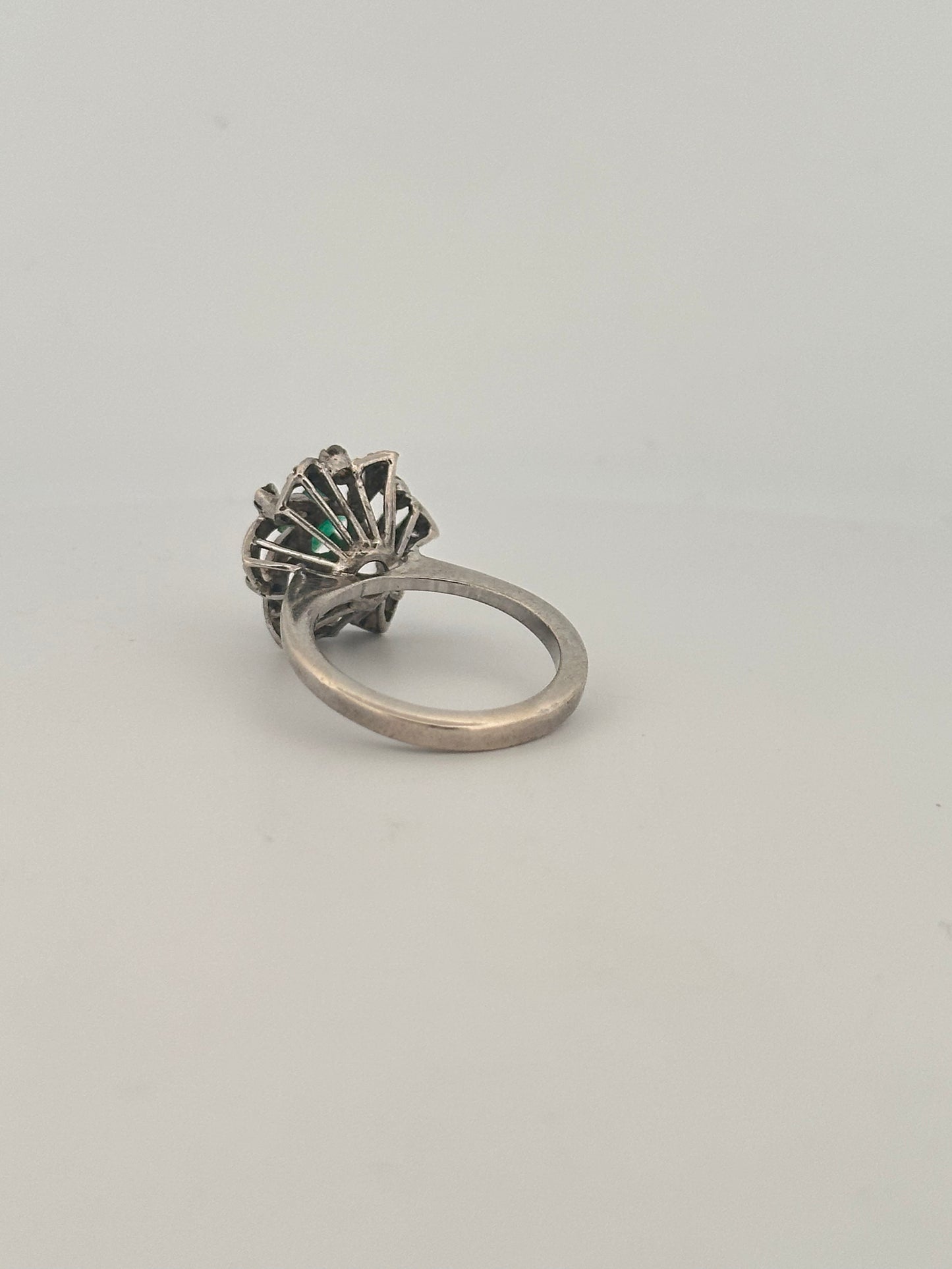 Antique natural diamond and emerald Belle Époque era ring in sterling silver