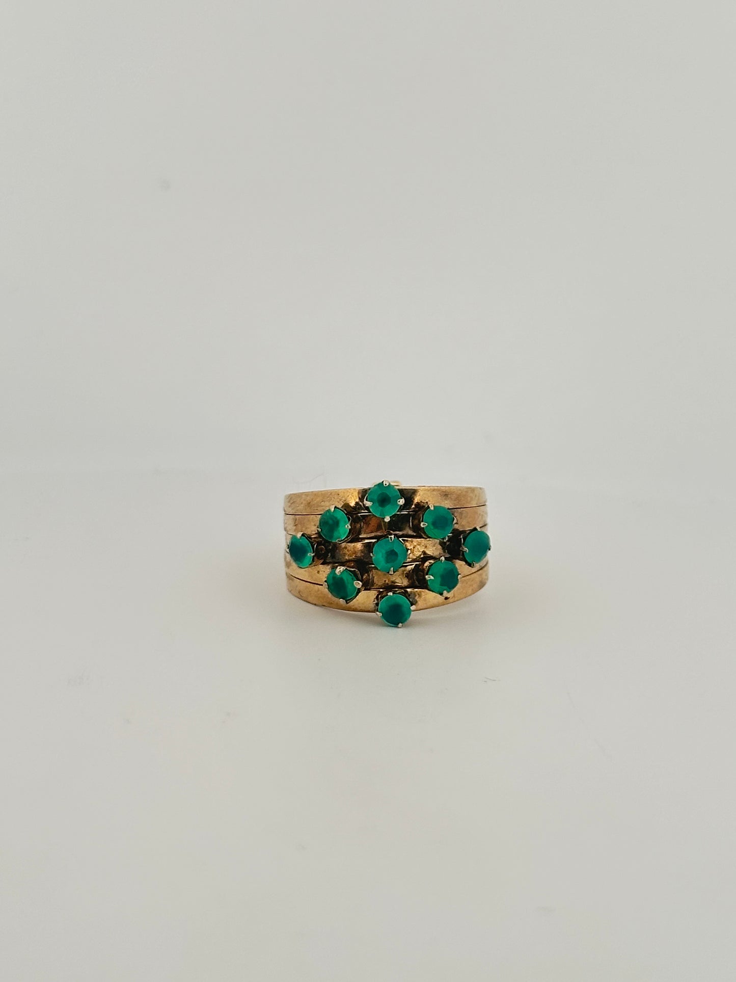 Antique green onyx harem ring in 8k yellow gold