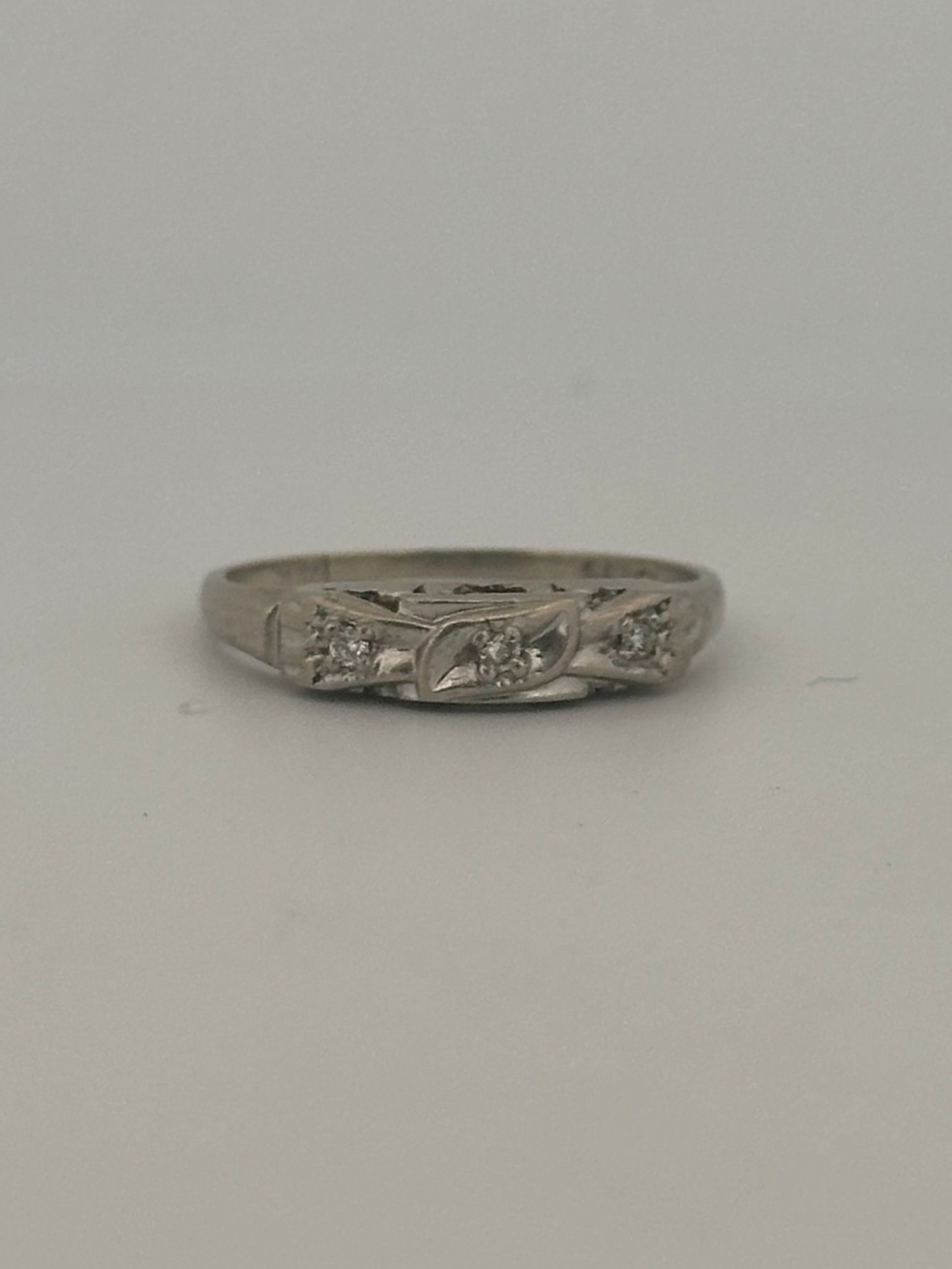 Vintage natural diamond bow stacker band in 14k white gold circa 1940s