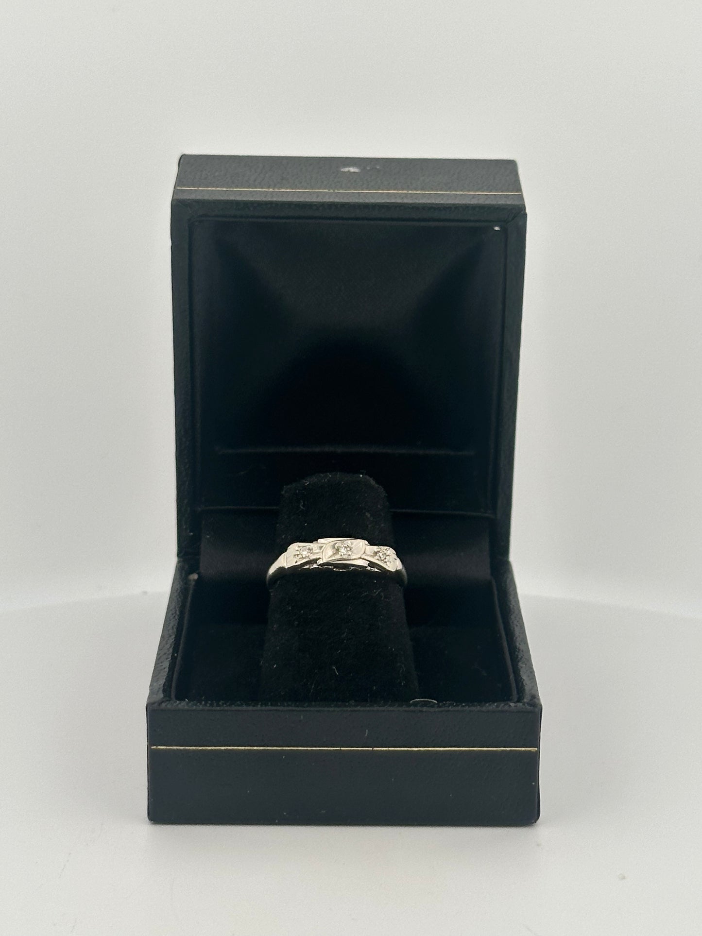 Vintage natural diamond bow stacker band in 14k white gold circa 1940s