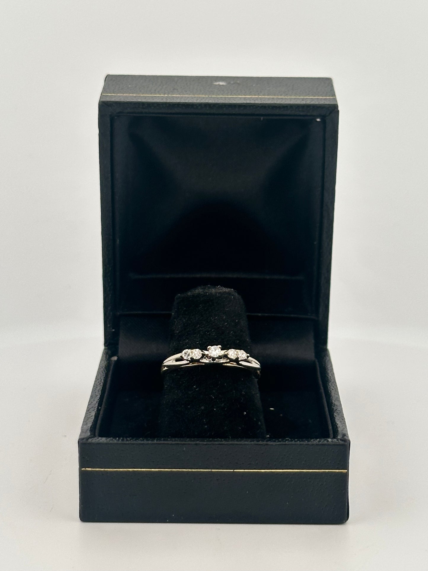 Vintage natural diamond two toned ring in 14k gold