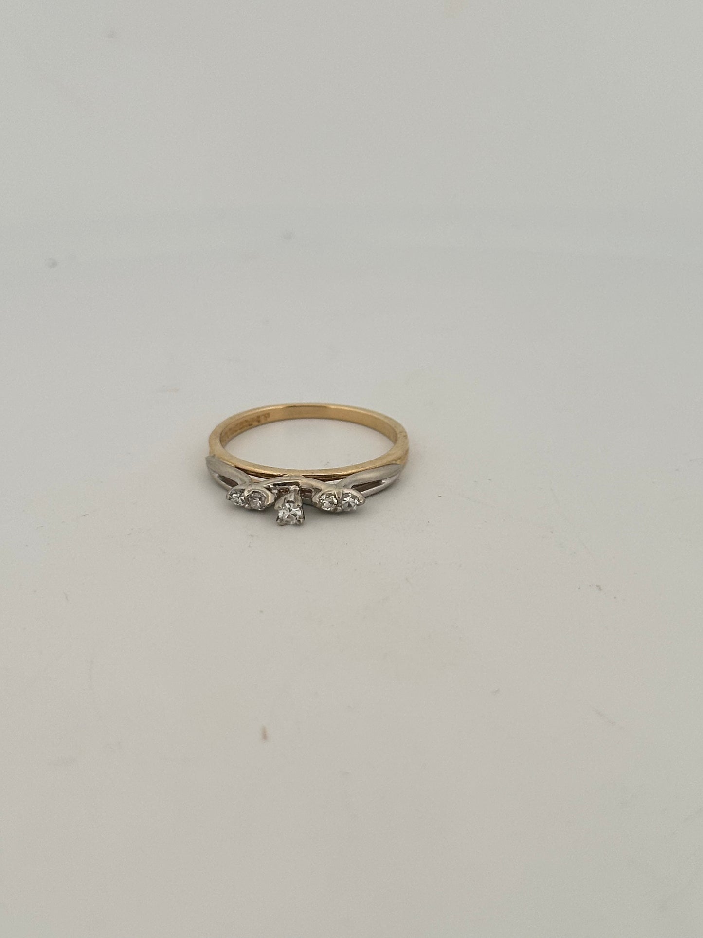 Vintage natural diamond two toned ring in 14k gold