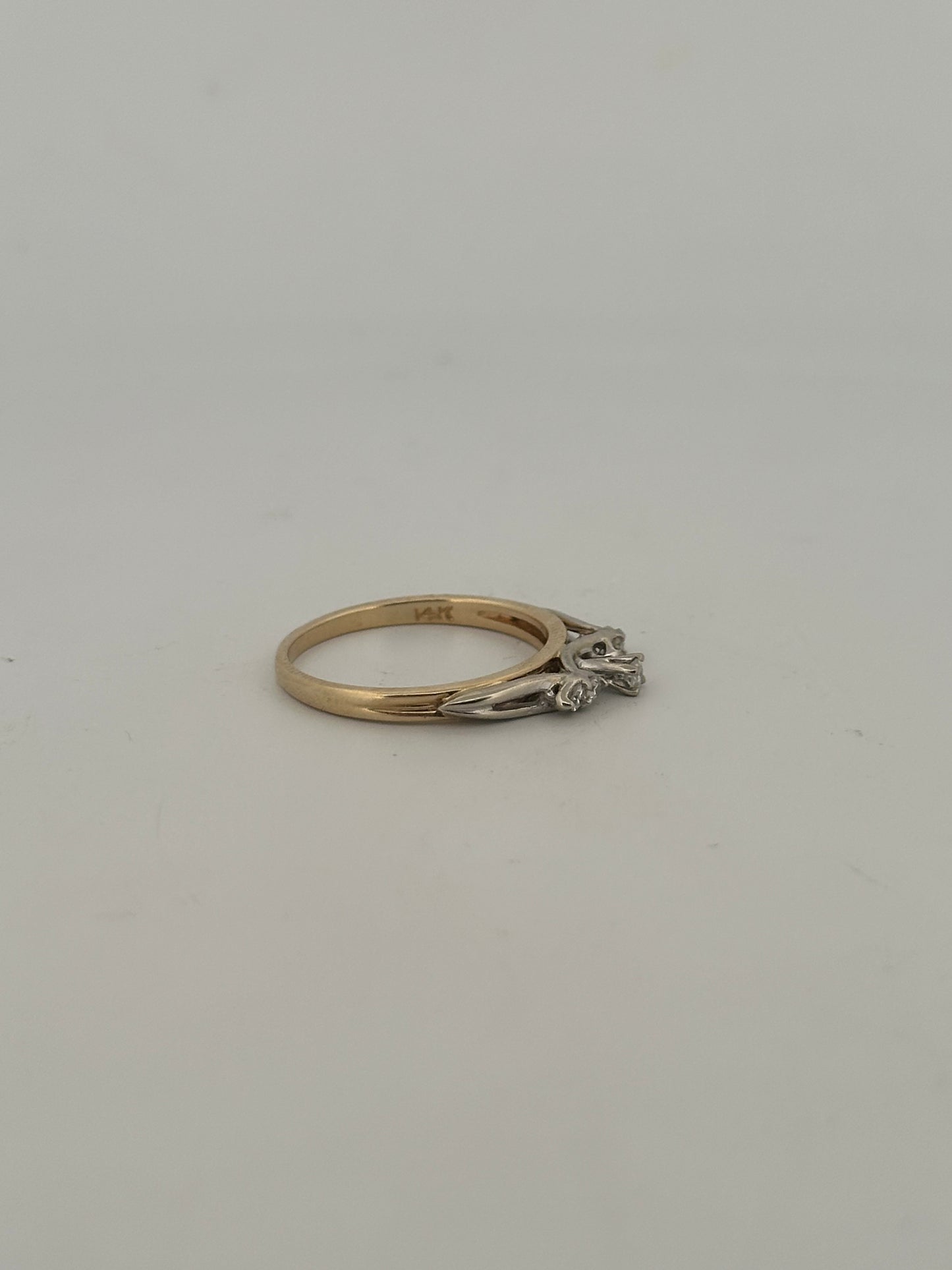 Vintage natural diamond two toned ring in 14k gold