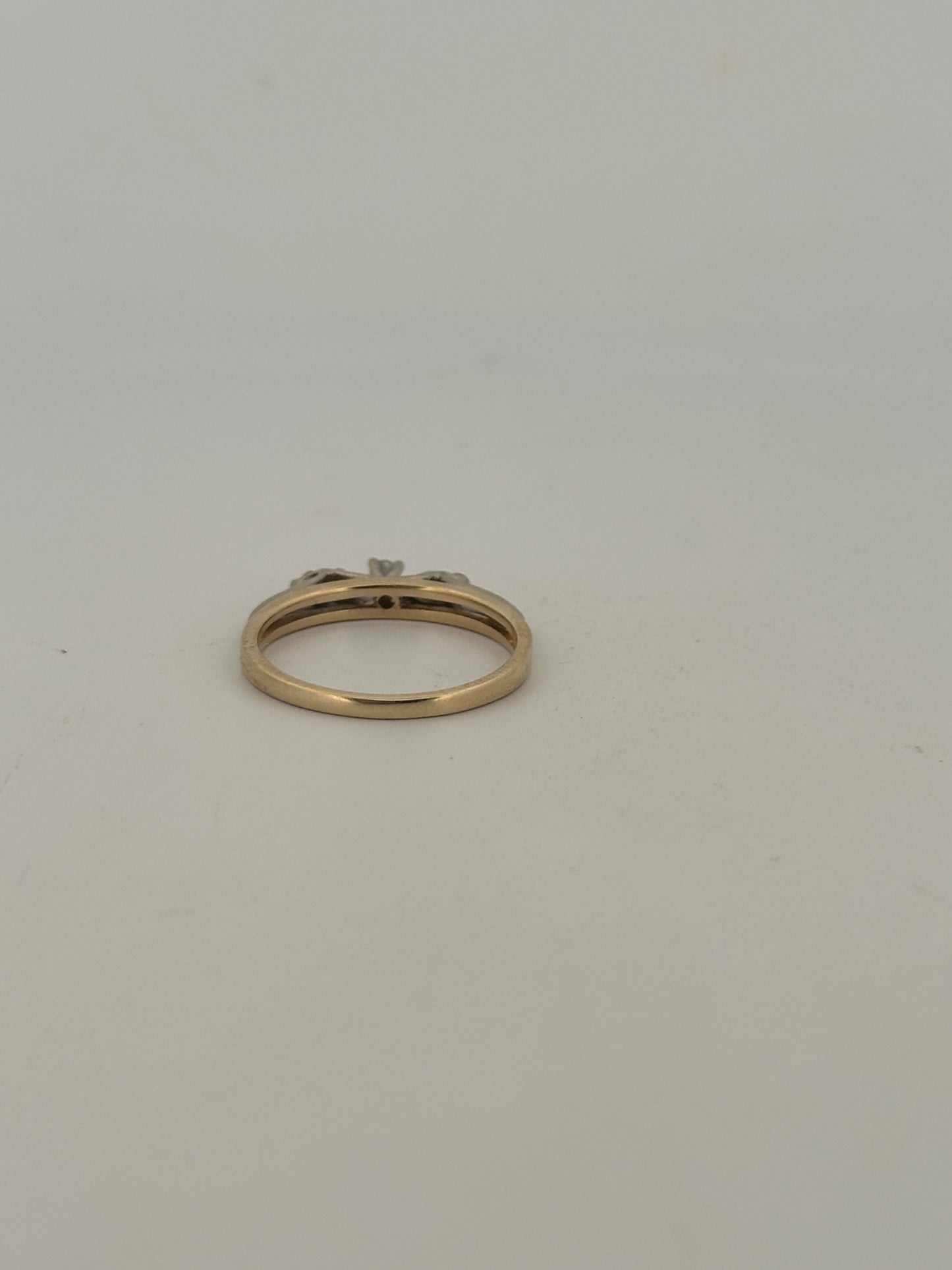 Vintage natural diamond two toned ring in 14k gold