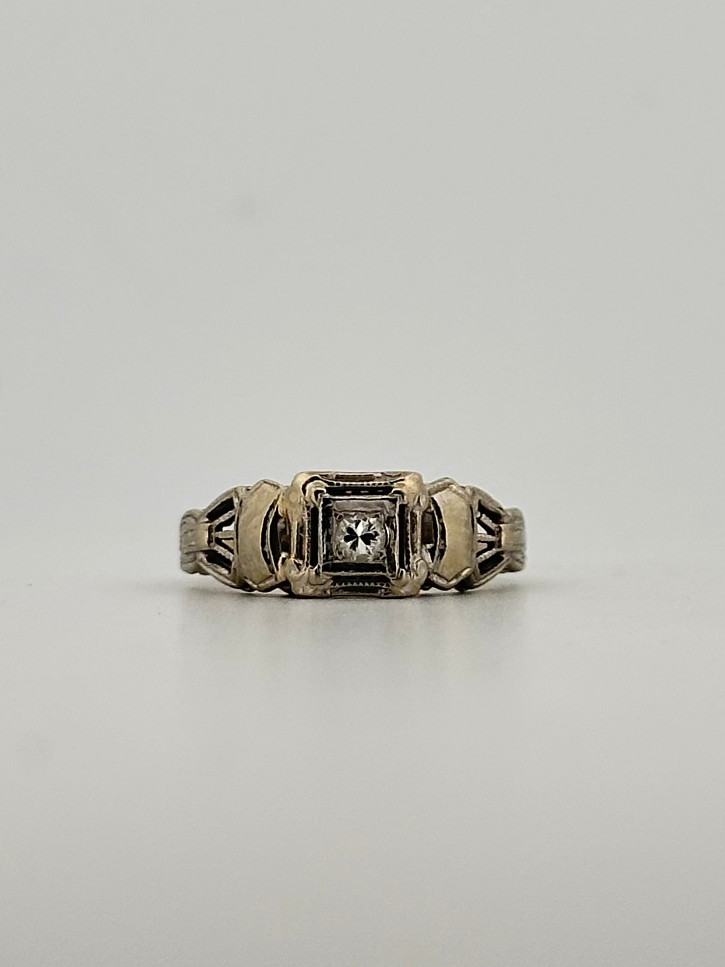 Antique art deco diamond solitaire in 18k white gold