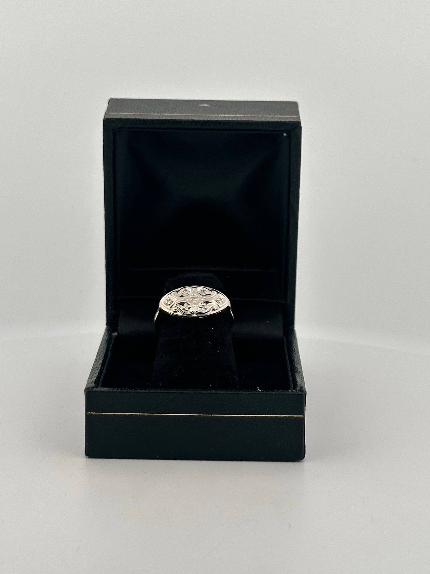 Vintage natural diamond dinner ring in 10k gold circa 1940s