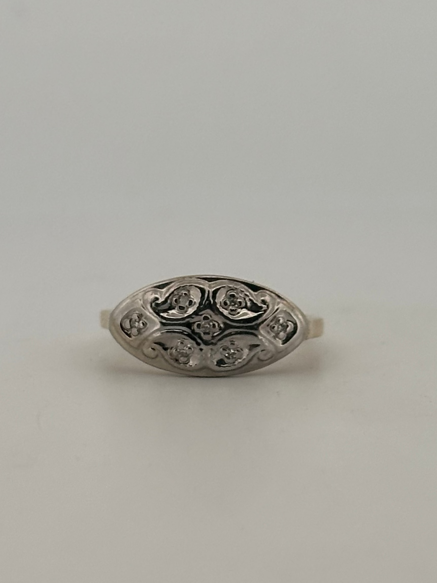 Vintage natural diamond dinner ring in 10k gold circa 1940s