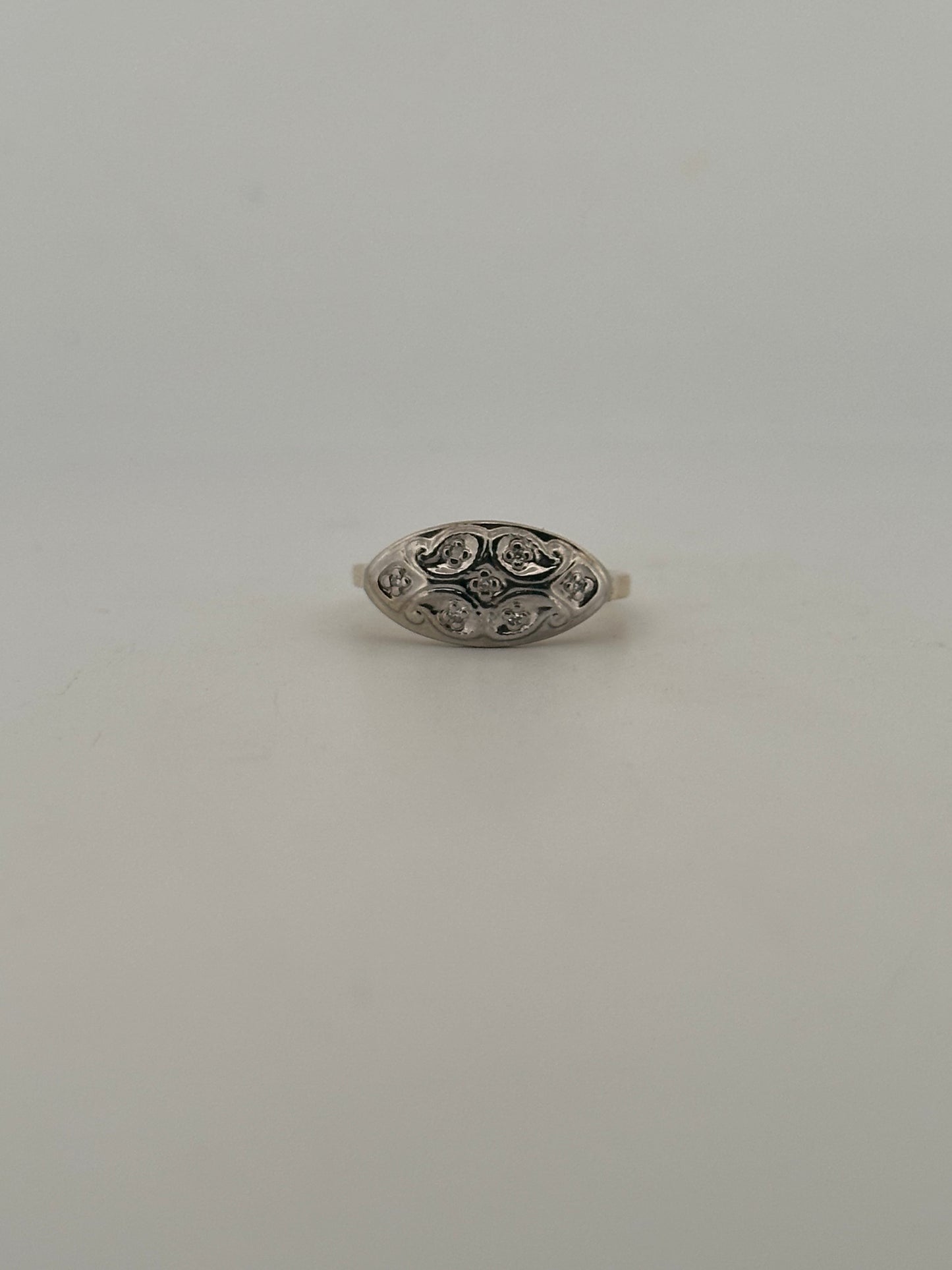 Vintage natural diamond dinner ring in 10k gold circa 1940s