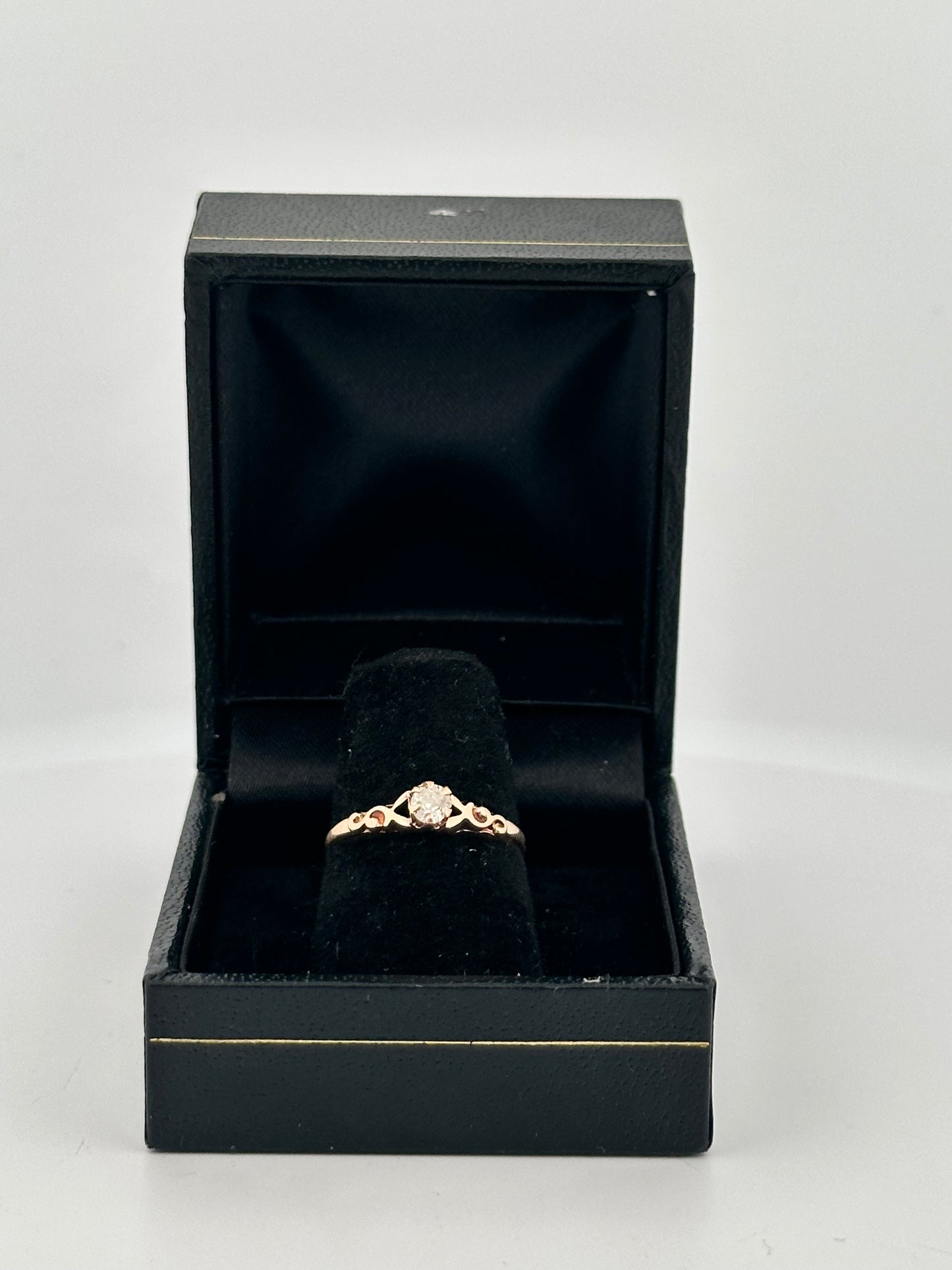 Antique Victorian old mine cut solitaire ring in 14k yellow gold