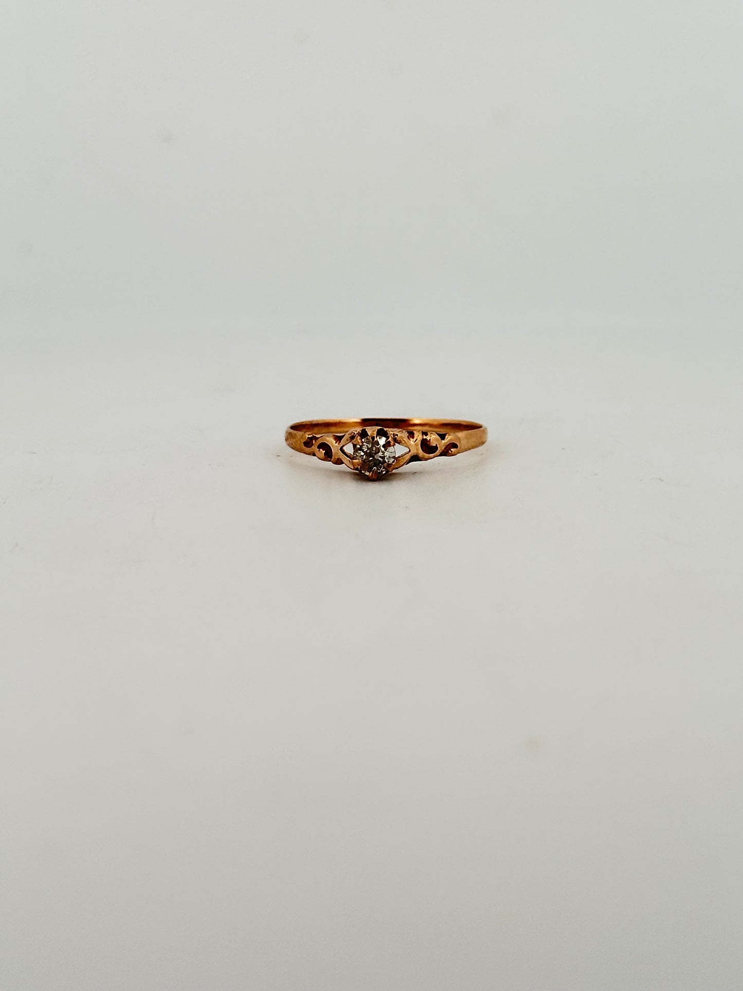 Antique Victorian old mine cut solitaire ring in 14k yellow gold
