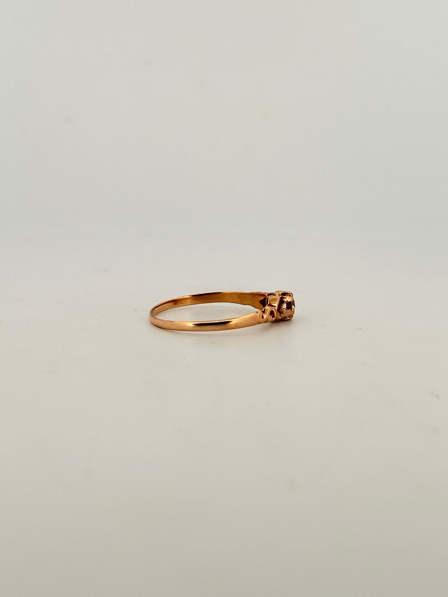 Antique Victorian old mine cut solitaire ring in 14k yellow gold