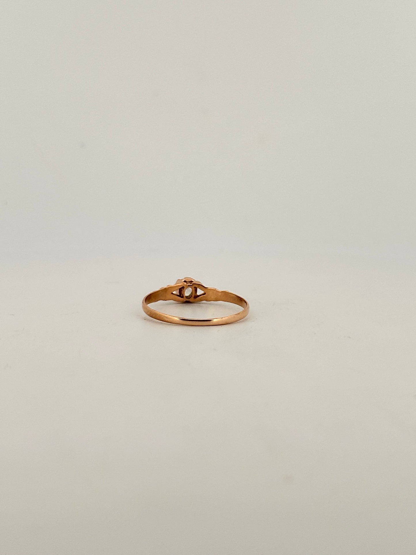 Antique Victorian old mine cut solitaire ring in 14k yellow gold