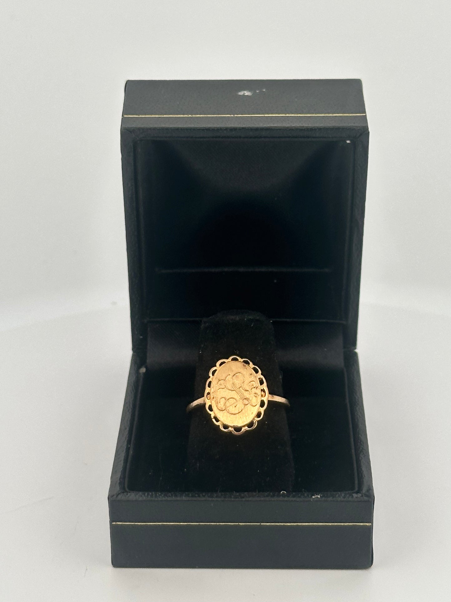 Vintage signet ring circa 1970s in 10k yellow gold