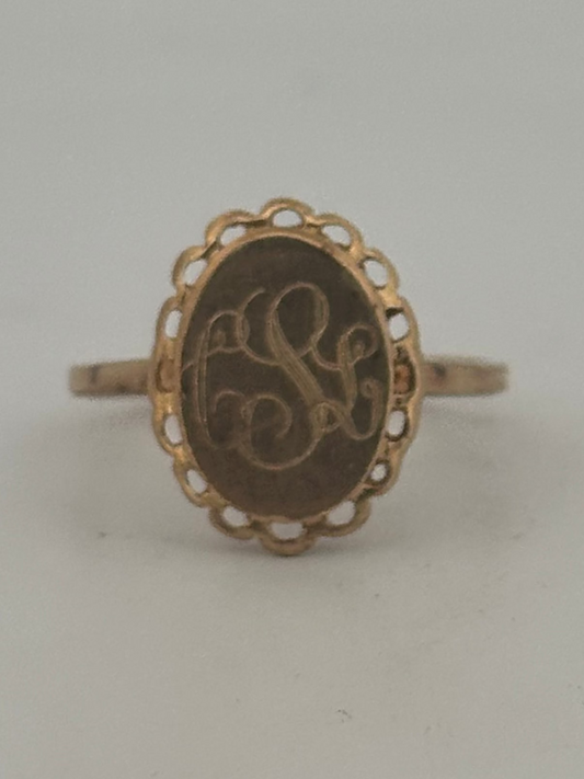 Vintage signet ring circa 1970s in 10k yellow gold