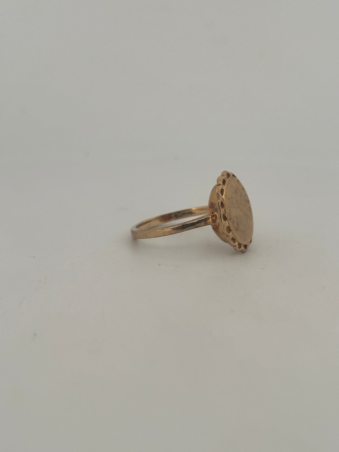 Vintage signet ring circa 1970s in 10k yellow gold
