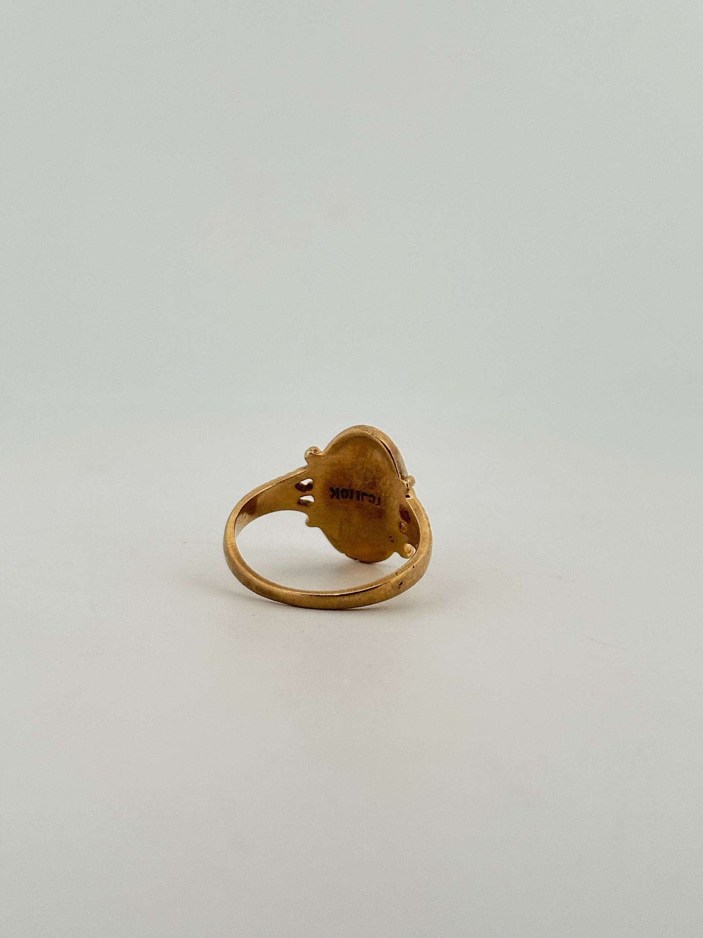 Vintage Victorian revival signet ring circa 1970s in 10k yellow gold