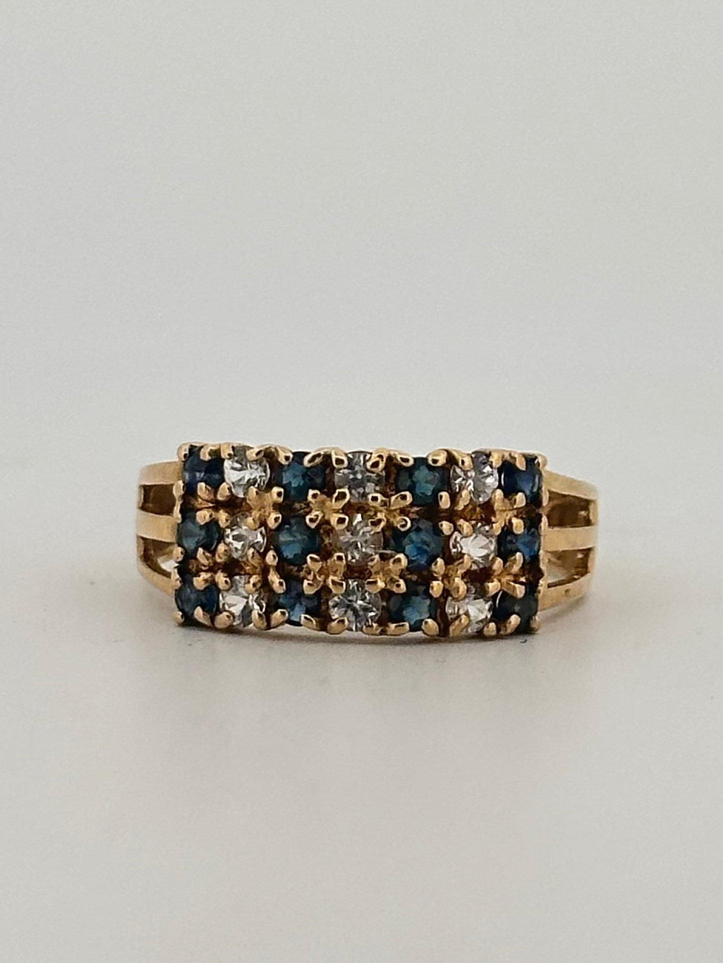 Vintage natural sapphire ring in 10k yellow gold circa 1970s