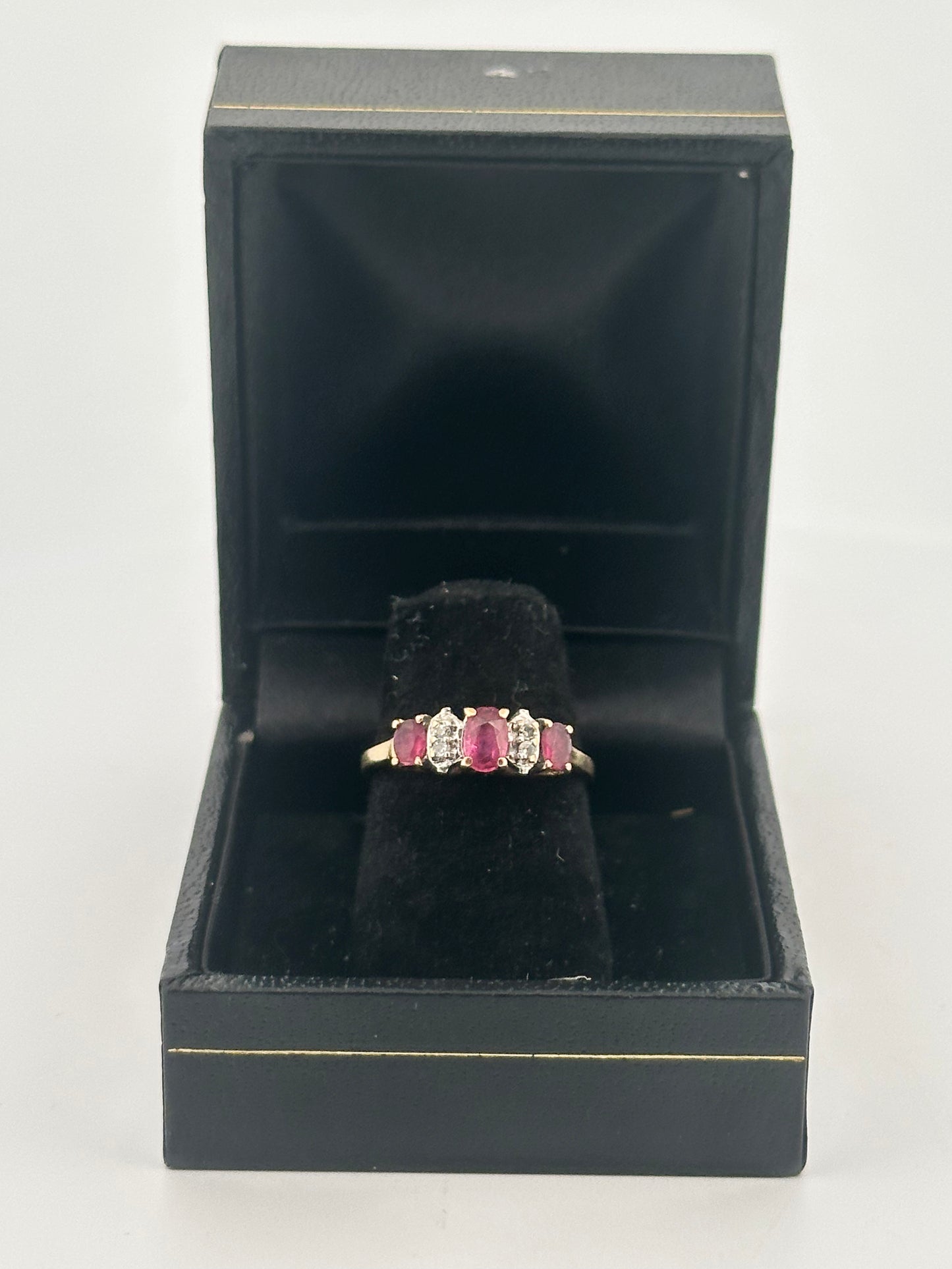 Vintage natural ruby and diamond ring in 14k yellow gold circa 1970s