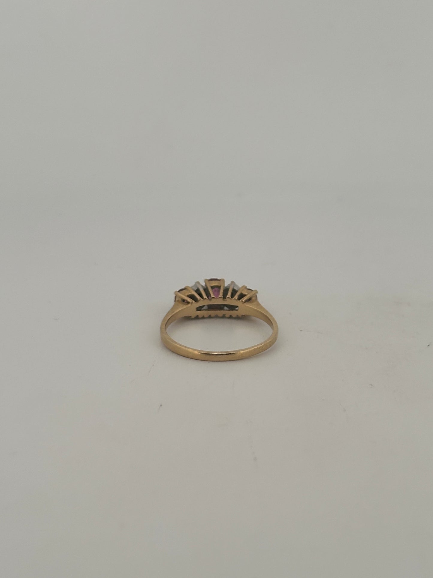 Vintage natural ruby and diamond ring in 14k yellow gold circa 1970s