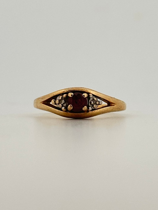 Vintage natural Ruby and Diamond ring in 10k yellow gold