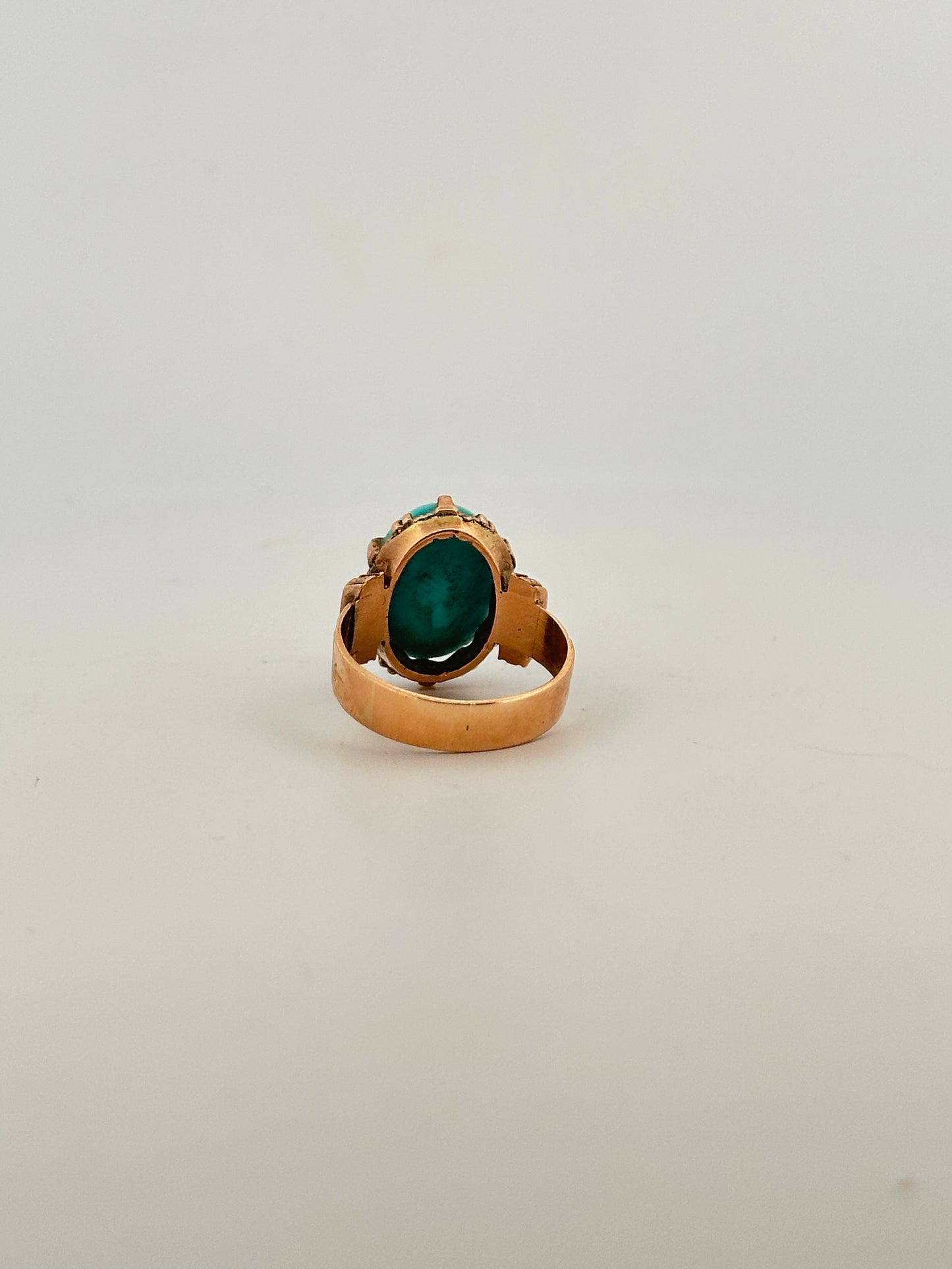 Antique Victorian turquoise cabochon ring in 14k yellow gold