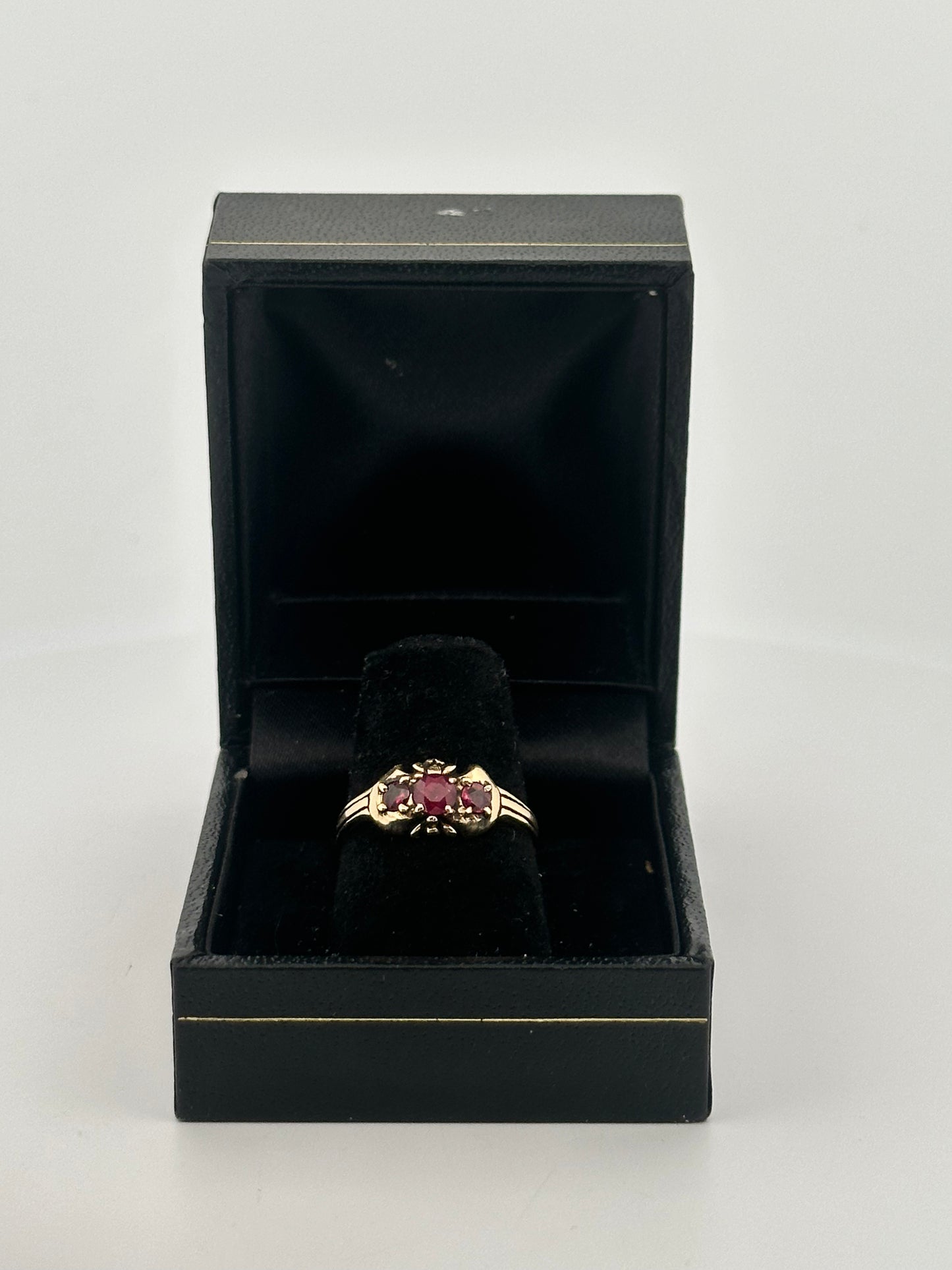 Antique Victorian Ruby ring in 14k yellow gold