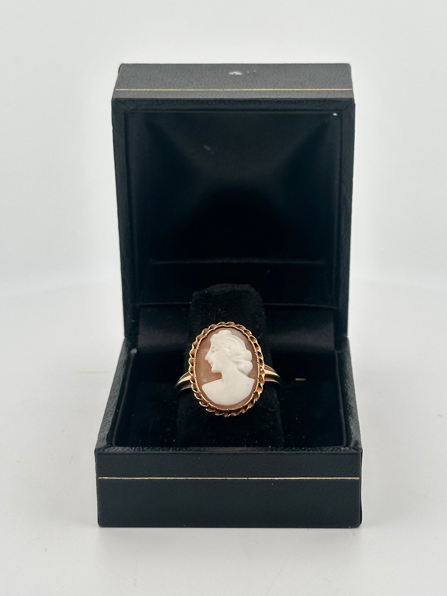 Antique Victorian cameo ring in 10k yellow gold